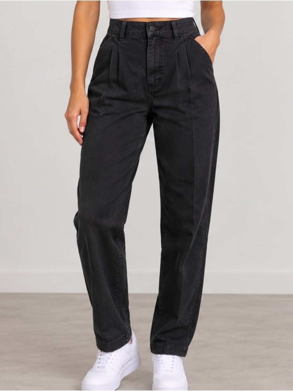 Group Babaton Jeans - Relaxed Pleated Front